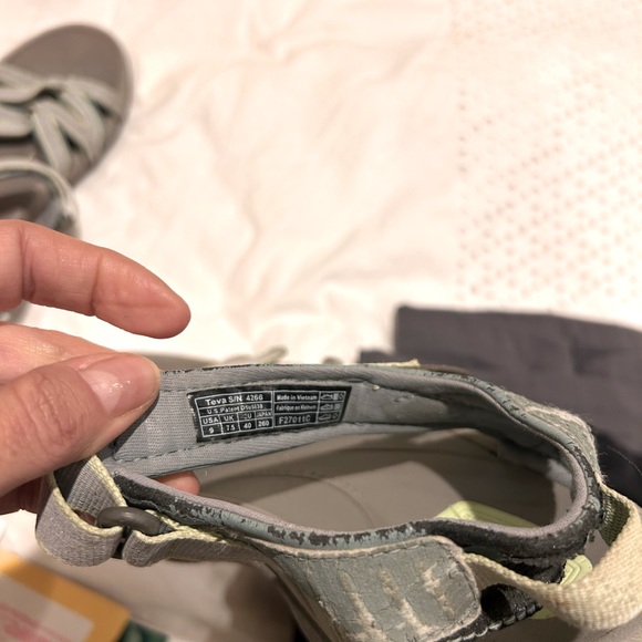 Teva water beach sun sandal size 9 - Picture 4 of 8